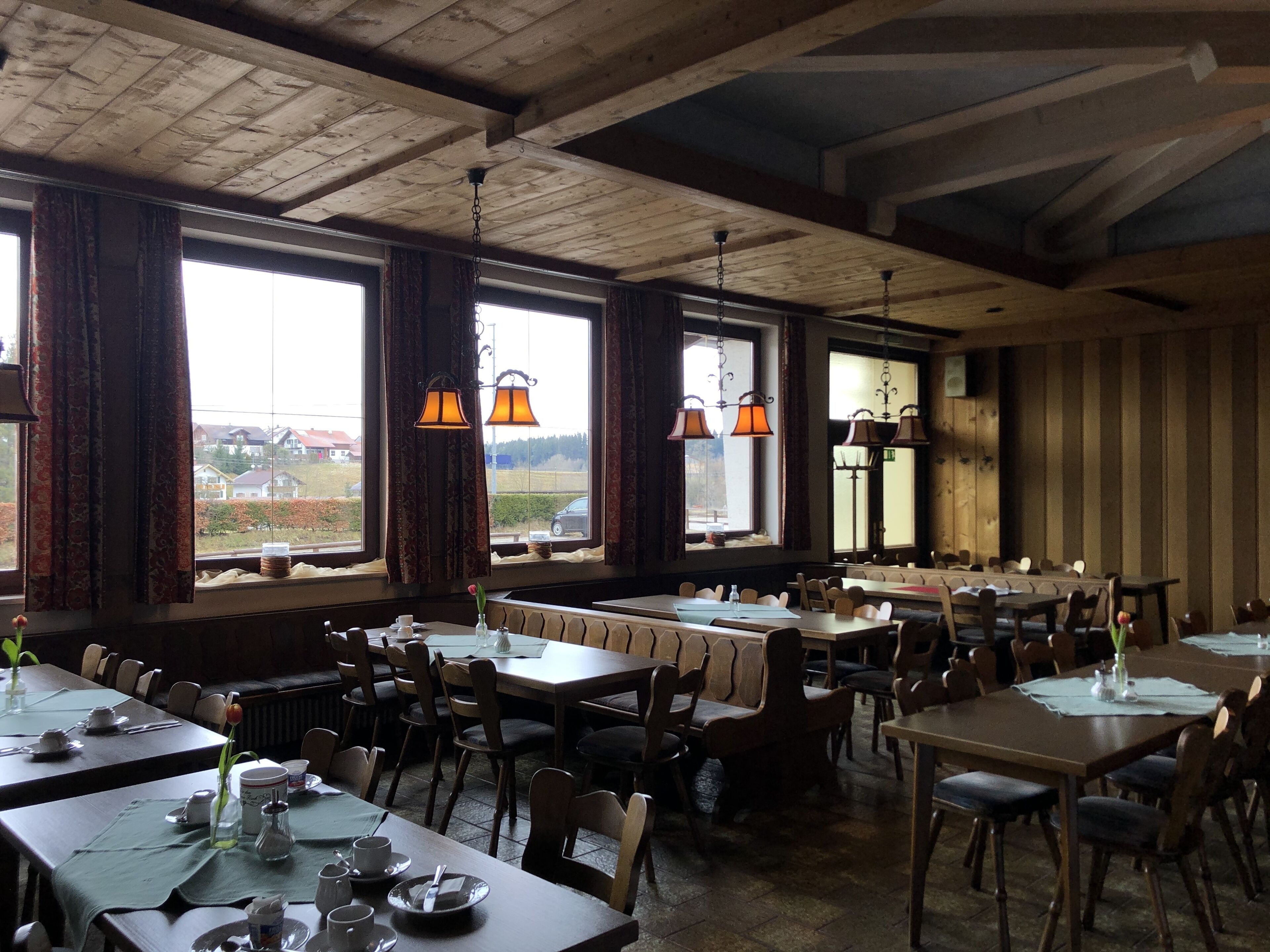 含每日吃到飽早餐