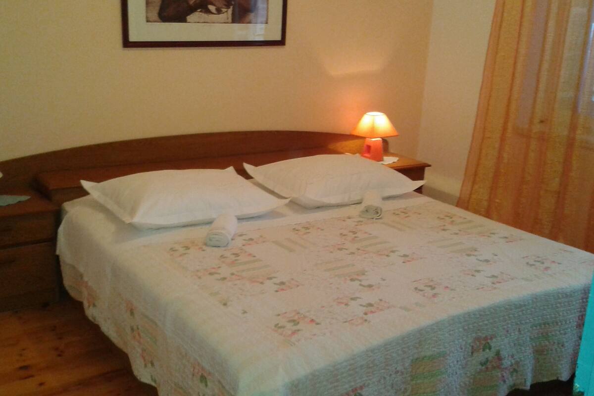Appartamento City (1) | 1 camera, Wi-Fi gratuito, lenzuola