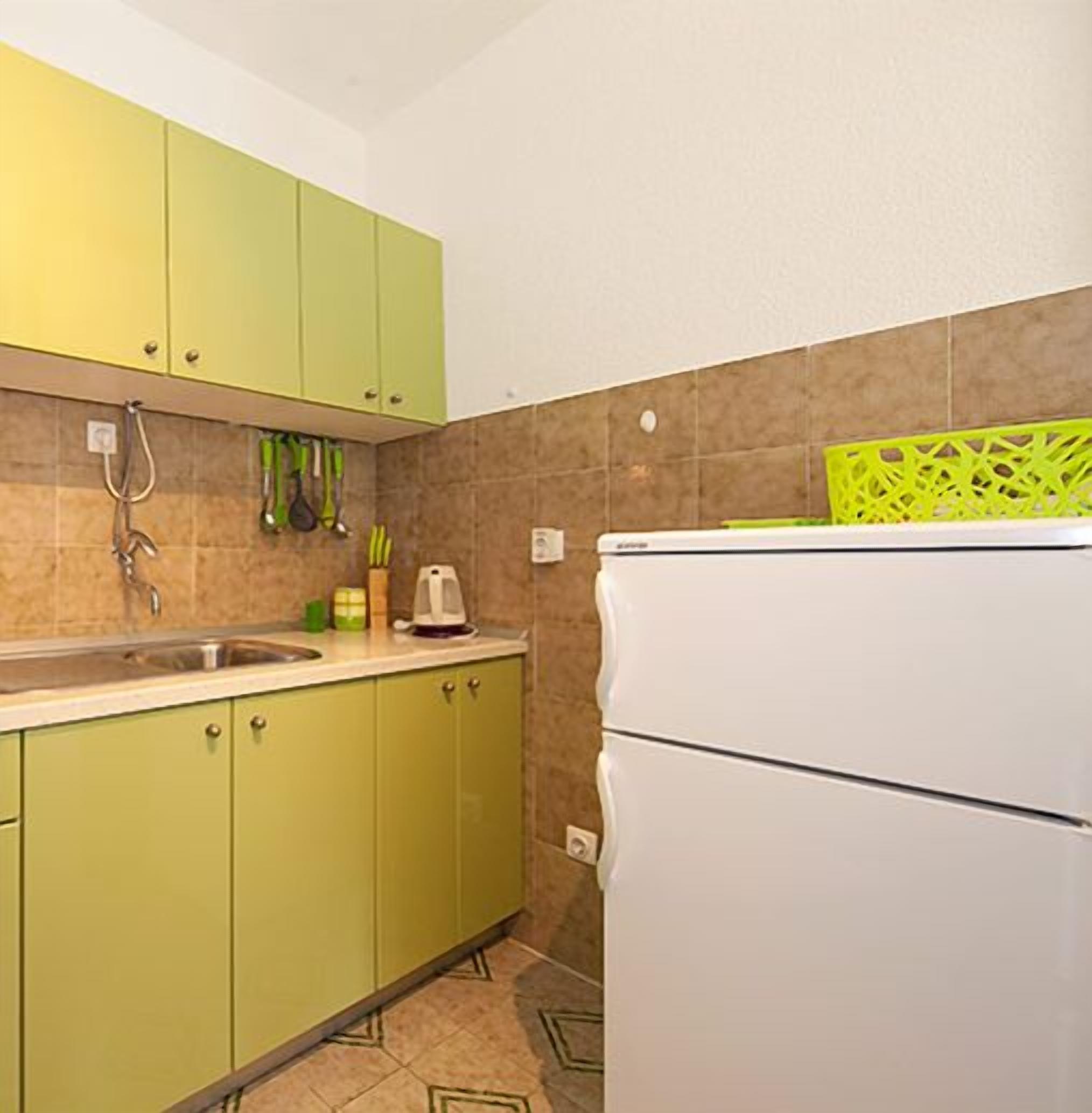 Apartamento City (3) | Cocina básica privada | Nevera en la zona común y microondas en la zona común
