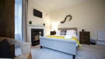 Kahden hengen deluxe-huone, kylpyhuone makuuhuoneen yhteydessä, näköala puutarhaan | 1 makuuhuone