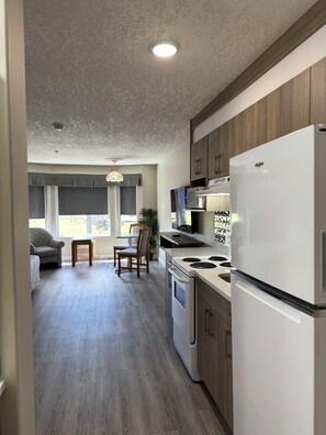 Private kitchen - Western Budget Motel Leduc 3 (Leduc)