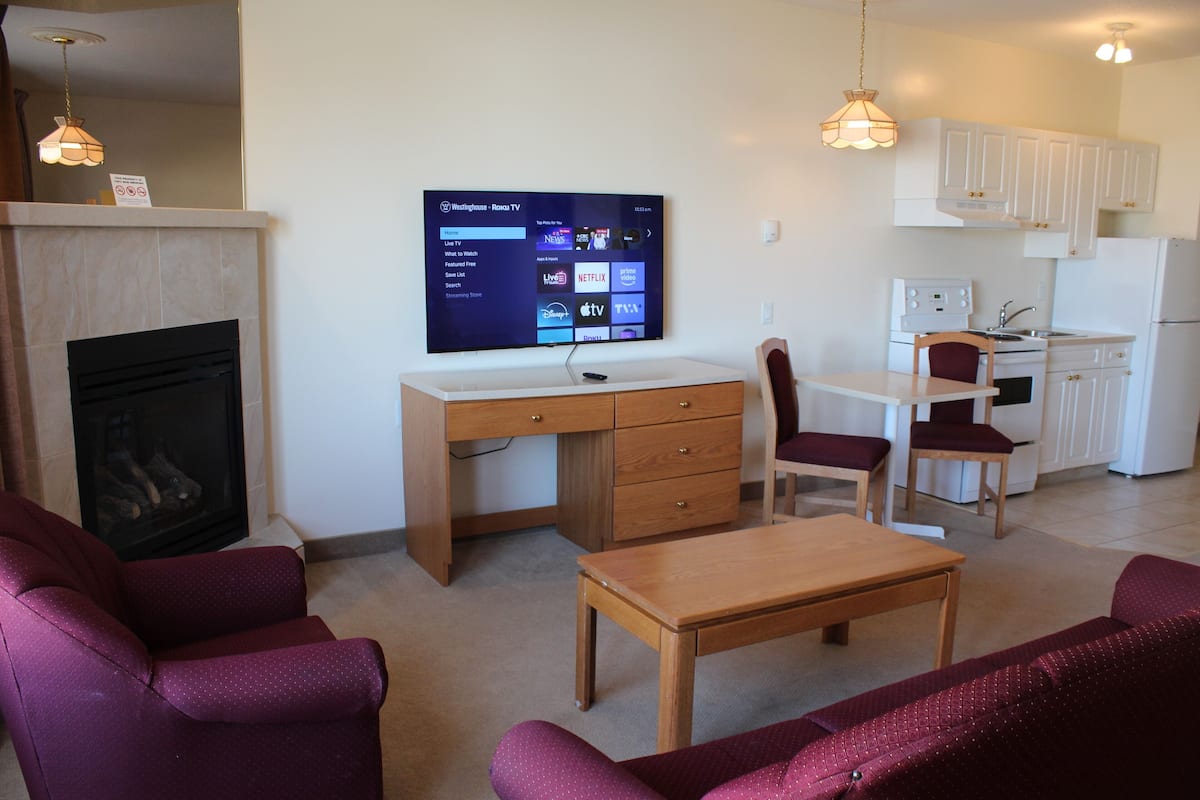 Family Room, Multiple Beds | Desk, laptop workspace, blackout curtains, soundproofing