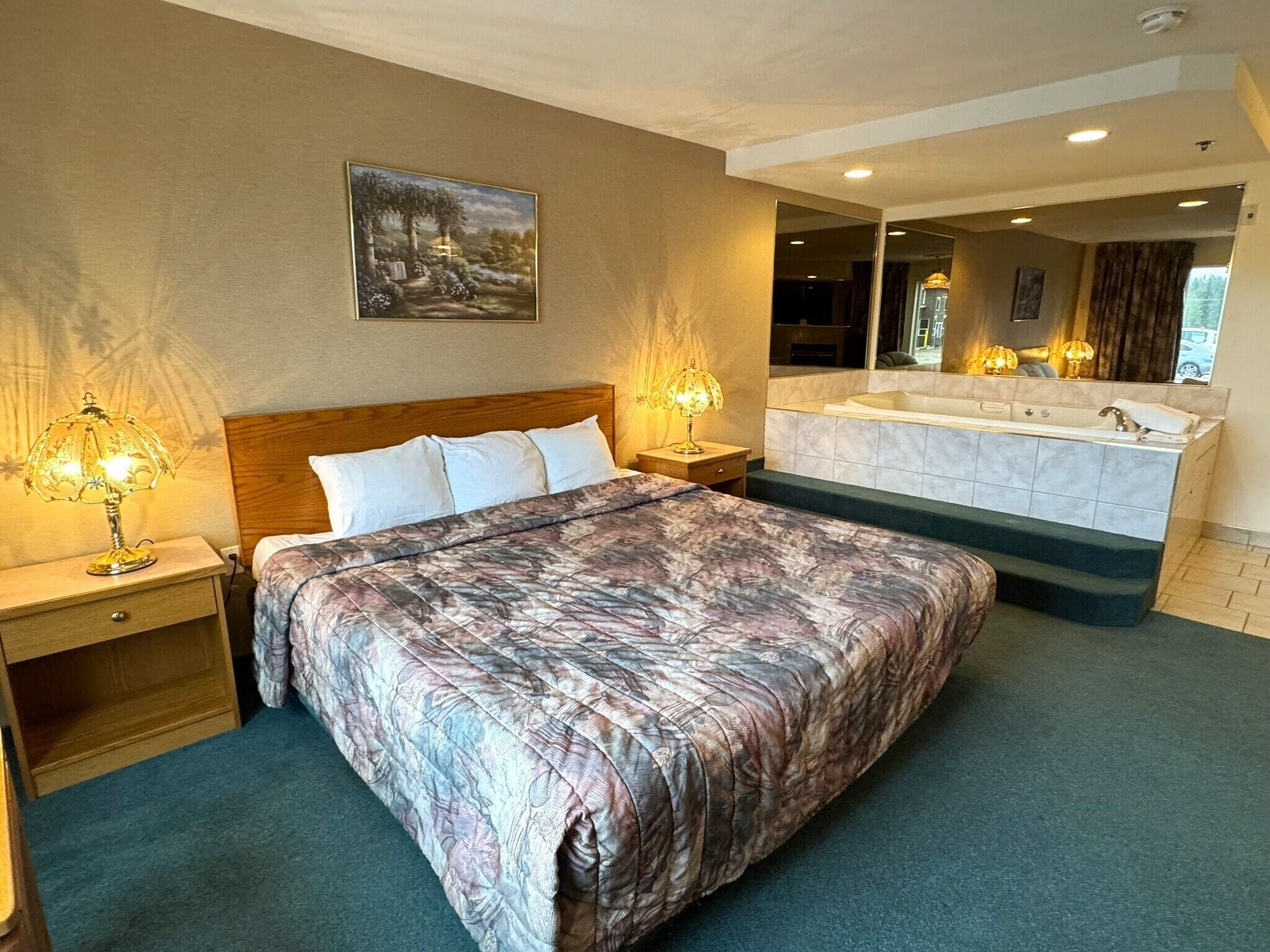 Executive Room, 1 King Bed (Jacuzzi) | Memory-foam beds, desk, soundproofing, iron/ironing board