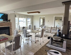 Free daily continental breakfast - Western Budget Motel Whitecourt 3 (Whitecourt)