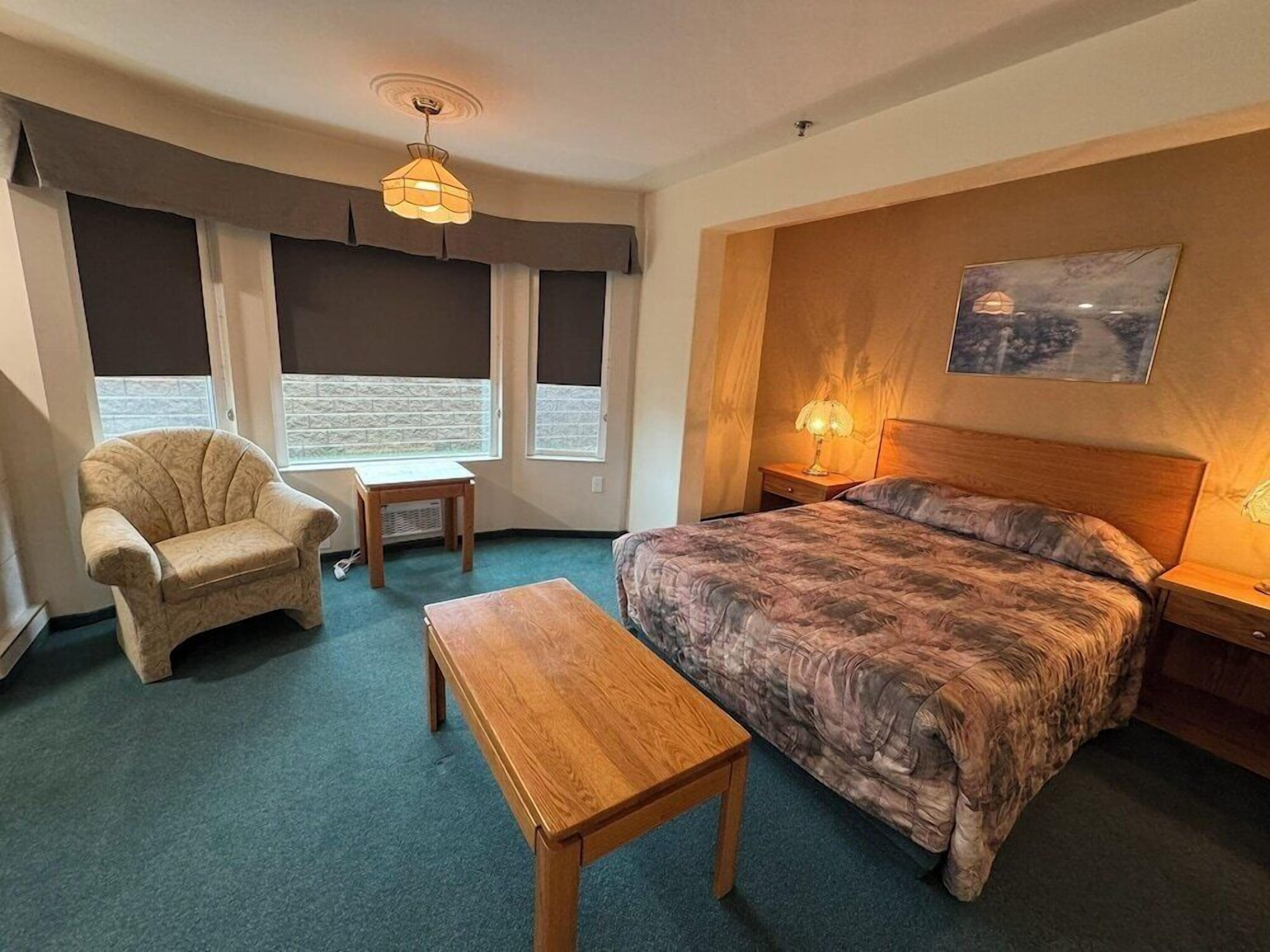 Soundproofing, free WiFi, bed sheets