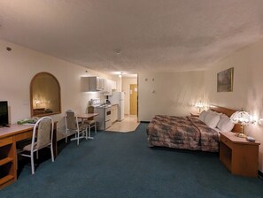 Studio, 1 Queen Bed, Fireplace | 1 bedroom, soundproofing, free WiFi, bed sheets
