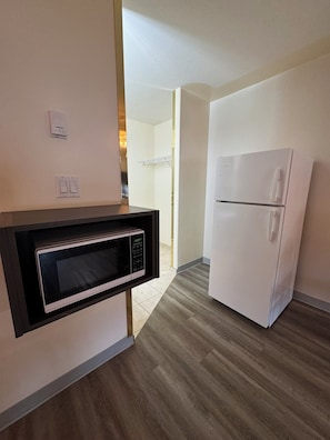 Studio, 1 Queen Bed, Fireplace | Room amenity