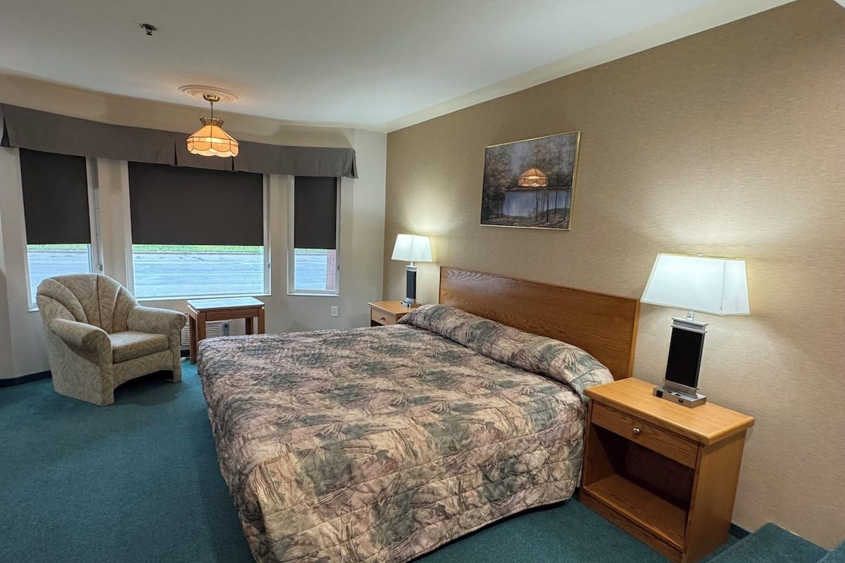 Studio, 1 très grand lit, baignoire à jets | 1 chambre, chambres insonorisées, Wi-Fi gratuit, draps fournis