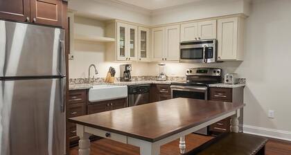 BlueGreen Patrick Henry Square ~ 2 makuuhuonetta