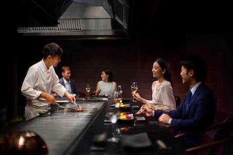 2 间餐厅,供应早餐、午餐和晚餐,日本菜