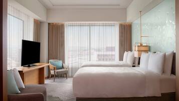 Executive Suite, 2 Double Beds | Minibar, in-room safe, desk, laptop workspace