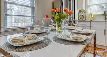 Spacious Downtown 2BR w/ Parking