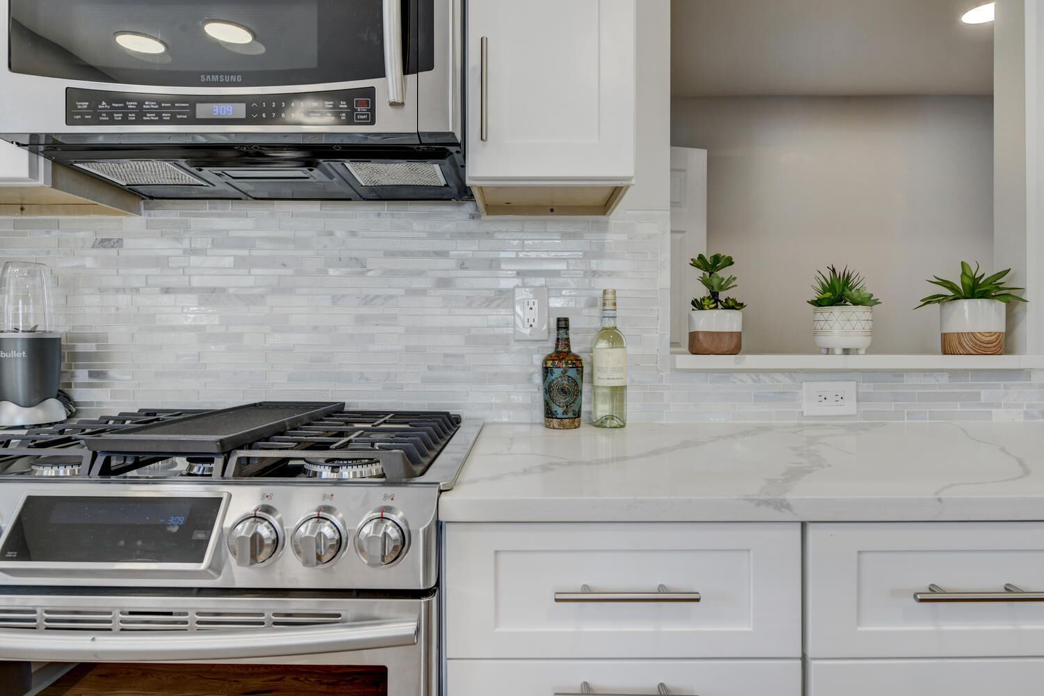 Refrigerador, microondas, horno y parrilla de estufa 