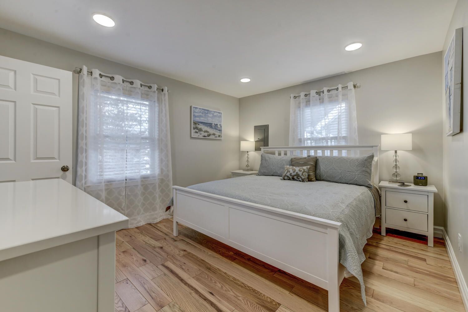 2 habitaciones, escritorio, tabla de planchar con plancha y wifi gratis 