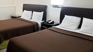 Quarto casal econômico | Quartos à prova de som, ferros/tábuas de passar roupa, Wi-Fi de cortesia