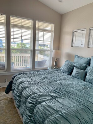4 habitaciones, escritorio, tabla de planchar con plancha y wifi gratis