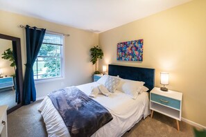 3 bedrooms, iron/ironing board, WiFi, bed sheets