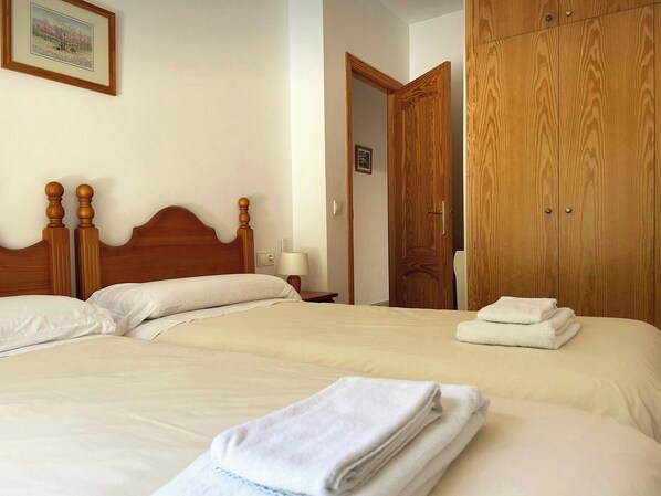 2 chambres, bureau, Wi-Fi, draps fournis