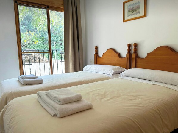 2 habitaciones, escritorio, wifi y ropa de cama 