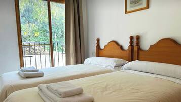 2 slaapkamers, een bureau, wifi, beddengoed