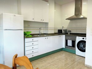 Fridge, microwave, oven, coffee/tea maker