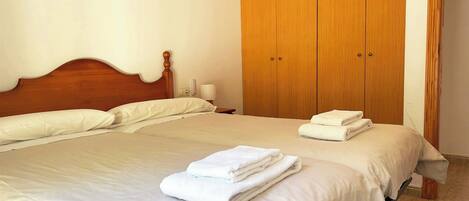 2 Schlafzimmer, Schreibtisch, WLAN, Bettwäsche