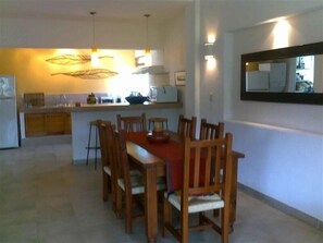 Dining - Beautiful 3 Bedroom Condo w Swimming Pool- 1 Block from Fabulous La Ropa Beach (Zihuatanejo)