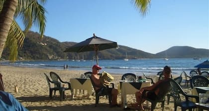 Beautiful 3 Bedroom Condo w Swimming Pool- 1 Block from Fabulous La Ropa Beach