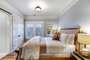 2 Schlafzimmer, Zimmersafe, Bügeleisen/Bügelbrett, WLAN