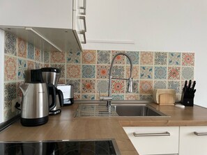 Kühlschrank, Ofen, Herdplatte, Geschirrspüler