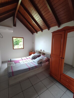 2 室のベッドルーム、アイロン / アイロン台、WiFi、ベッドシーツ