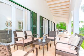 تناول الطعام بالخارج