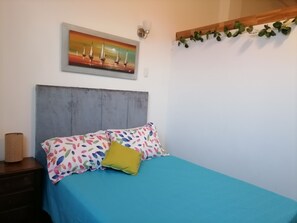 2 Schlafzimmer, Schreibtisch, Bügeleisen/Bügelbrett, WLAN