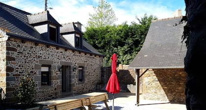 Lomatalo 10 ihmistä Binicissä (22) perheen tai ystävien kanssa.