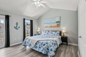 3 bedrooms, iron/ironing board, WiFi, bed sheets - Spacious 3-Bed/3-Bath Townhome 1111 • Sleeps 8 • Perfect for Families & Friends! (Gulfport)