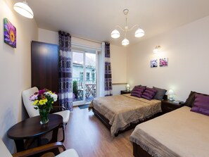 3 bedrooms, in-room safe, iron/ironing board, WiFi