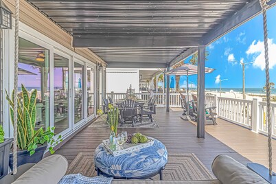 El impresionante sitio B14 Ocean Front Home está completamente remodelado y disponible para alquiler