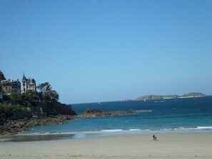 On the beach - Seaside Dinard rental 2 bedrooms beach, shops, transport all on foot (Dinard)