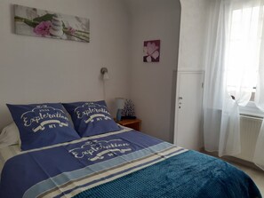 Schreibtisch, Bügeleisen/Bügelbrett, kostenloses WLAN, Bettwäsche