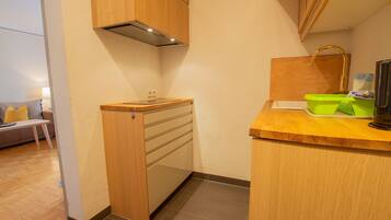 Fridge, microwave, stovetop, coffee/tea maker