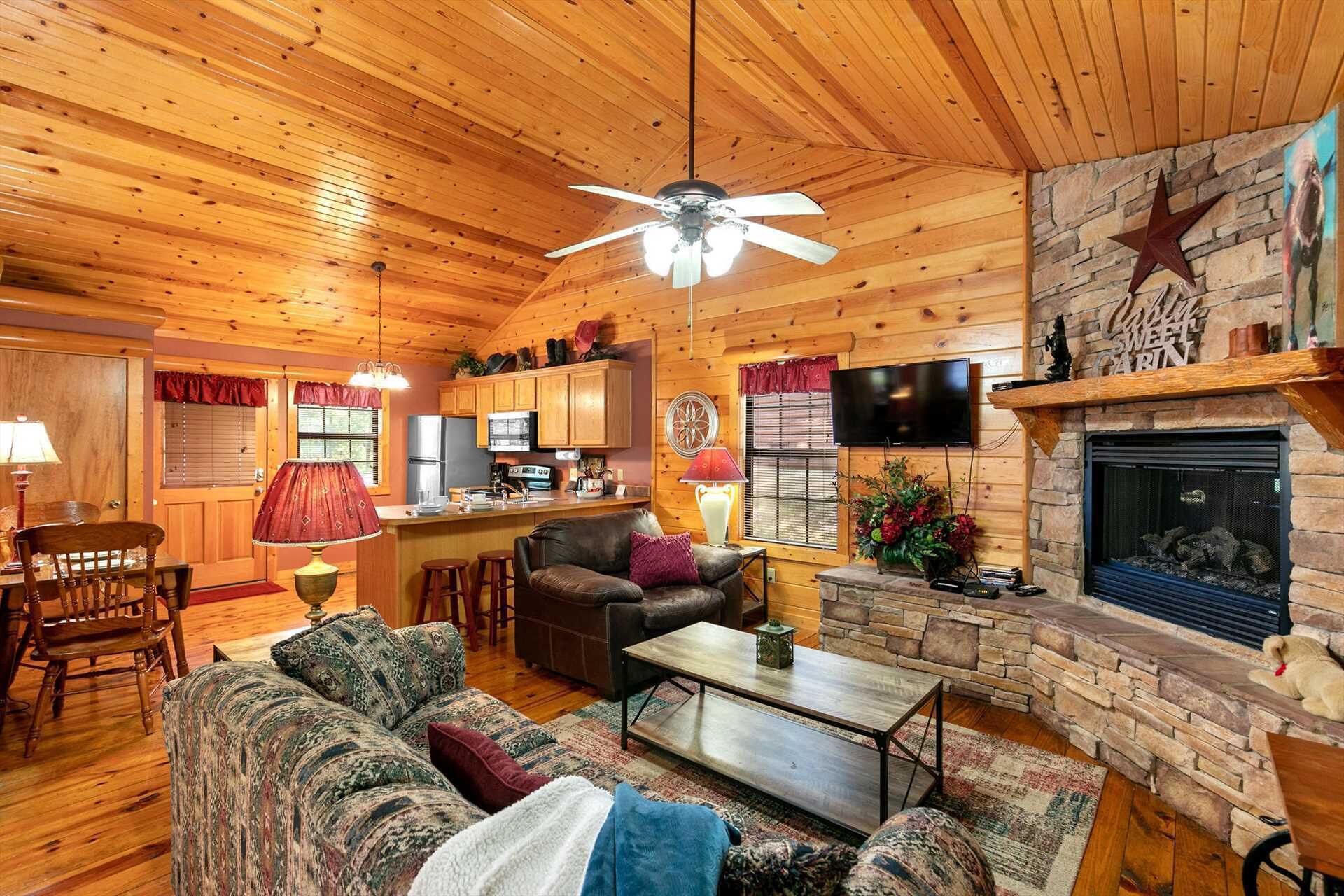 King Bed, Full Kitchen, Fireplace, Wooded Views, Resort Amenities! | A5
