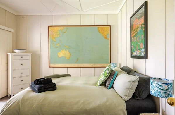 2 bedrooms, iron/ironing board, WiFi, bed sheets