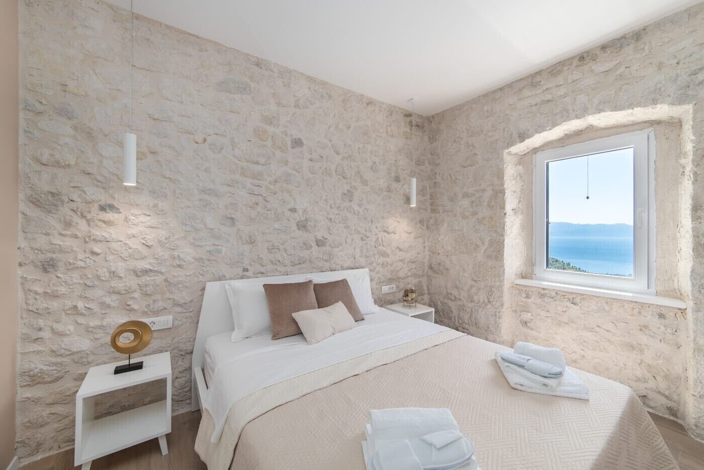 2 soverom, safe på rommet, wi-fi (inkludert) og sengetøy