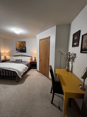 5 bedrooms, iron/ironing board, WiFi, bed sheets