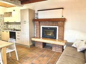Interior - Gioele residence in EnGi estate (Sona)
