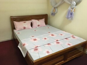 Basic Double or Twin Room | In-room safe, individually decorated, individually furnished, desk - Ha Giang Paradise Hostel and Tours (Ha Giang)