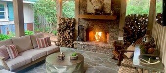 Highlands-Designer Cottage-Amazing Outdoor Living Spaces-Fireplace-Pet Friendly
