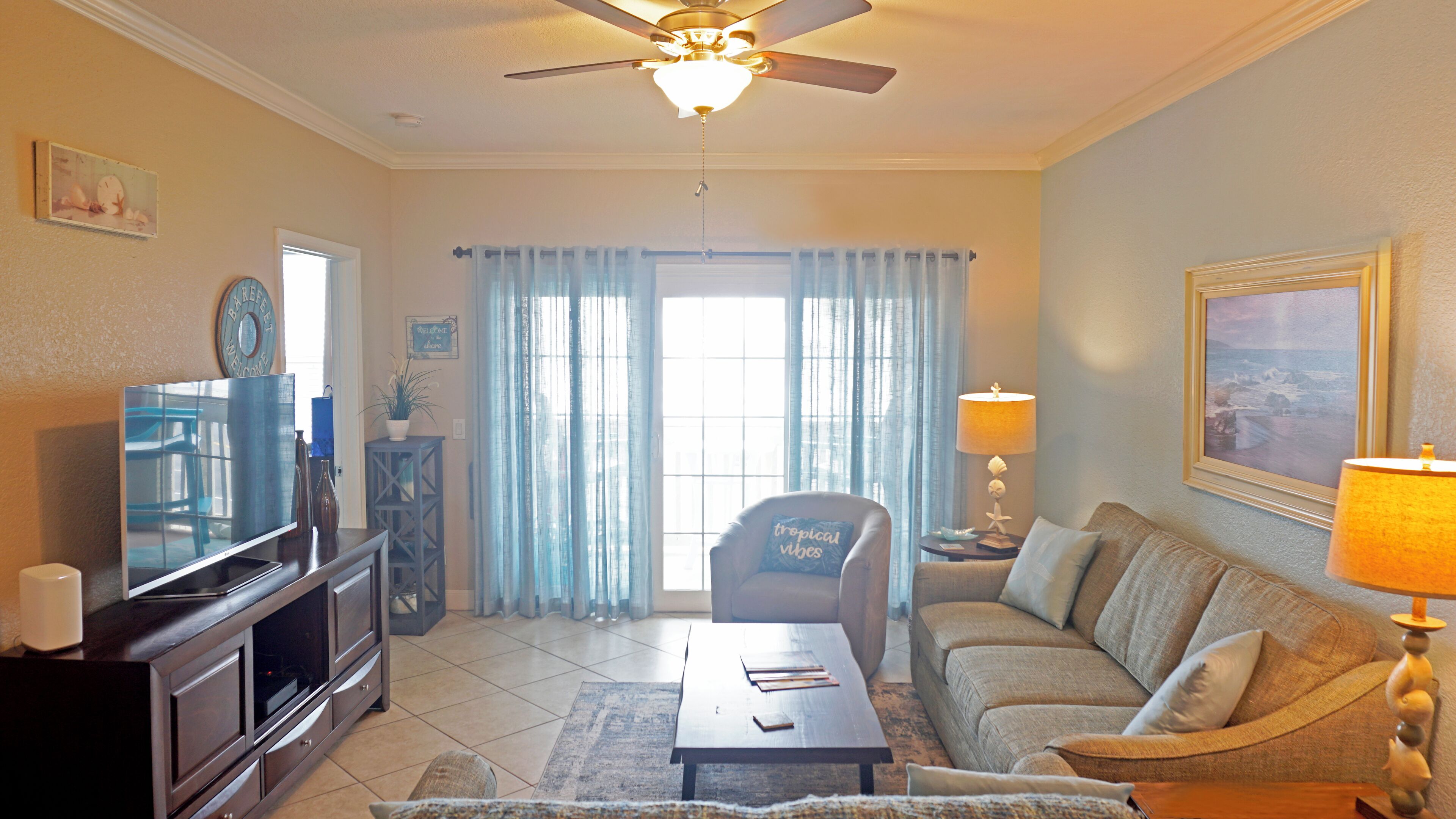 Appartement, 2 slaapkamers, 2 badkamers | Woonruimte | Flatscreentelevisie