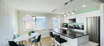 Walkable OTS Mid Century Condo-Pool