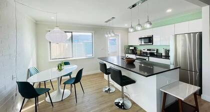 Walkable OTS Mid Century Condo-Pool